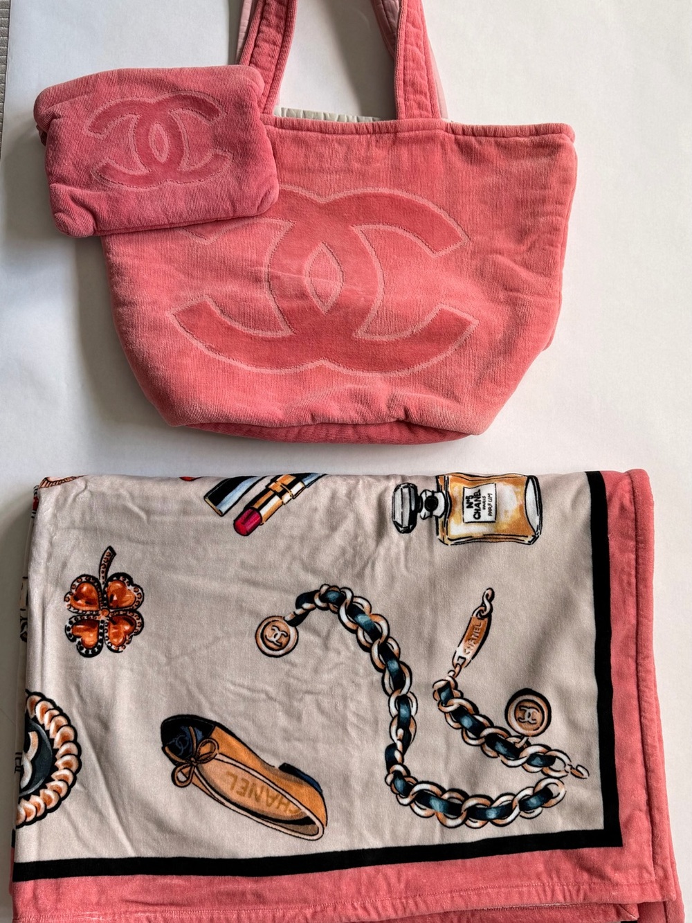 CHANEL Coral Pink Velvet Quilted Tote Bag - Picture 10 of 11